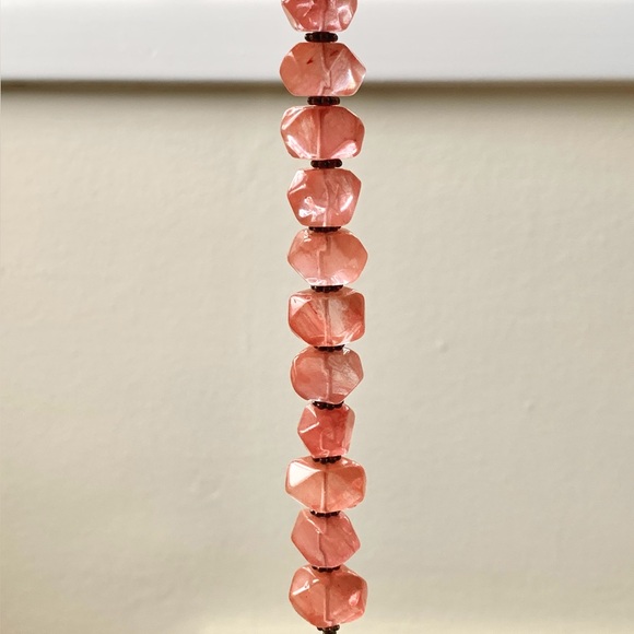 Pink strawberry quartz faceted stone beads bracelet with etched silver toggle - Picture 8 of 16